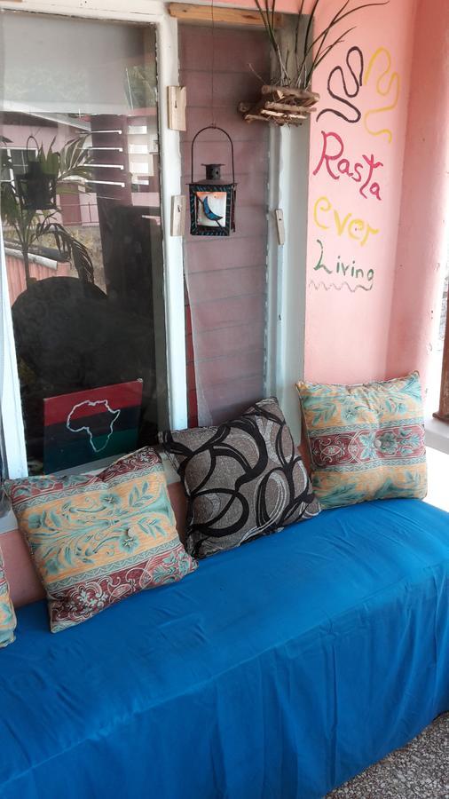Holiday Home - Guest House Port Antonio Exteriör bild